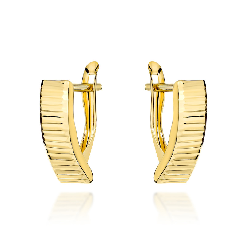 Kolczyki złote z diamentowanymi poprzecznymi paskami