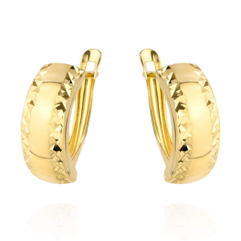 Kolczyki złote diamentowane na obu brzegach szer. 5 mm